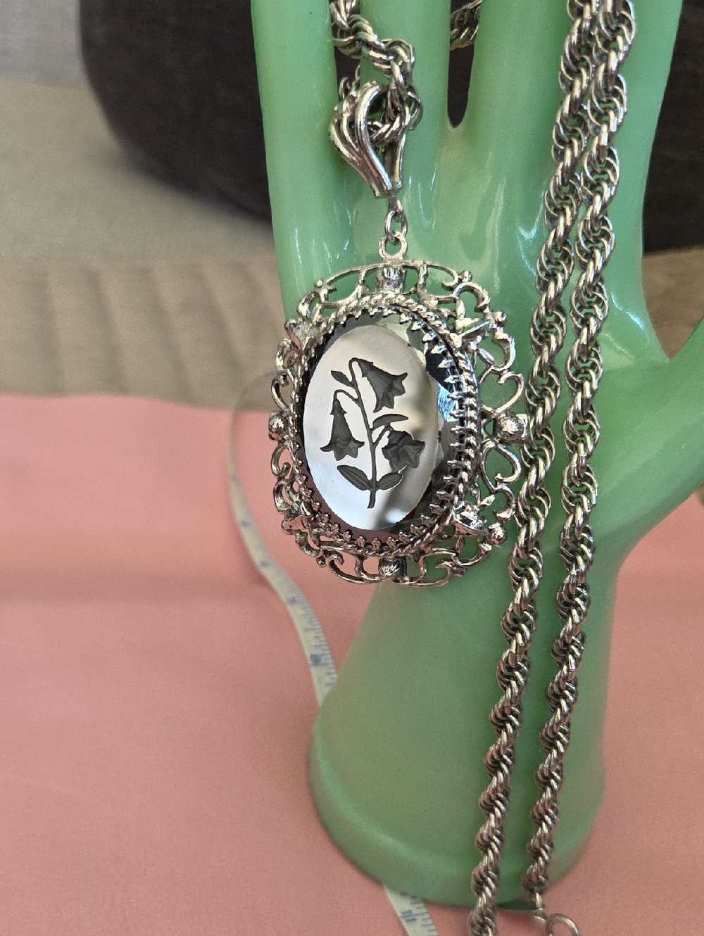 Whiting and Davis  Pendant Necklace Carved Necklace